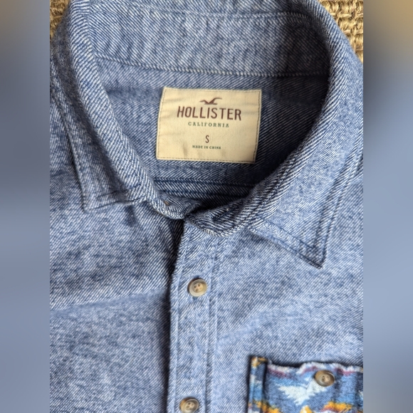 Men's Hollister Button Down Shirt - Picture 2 of 4